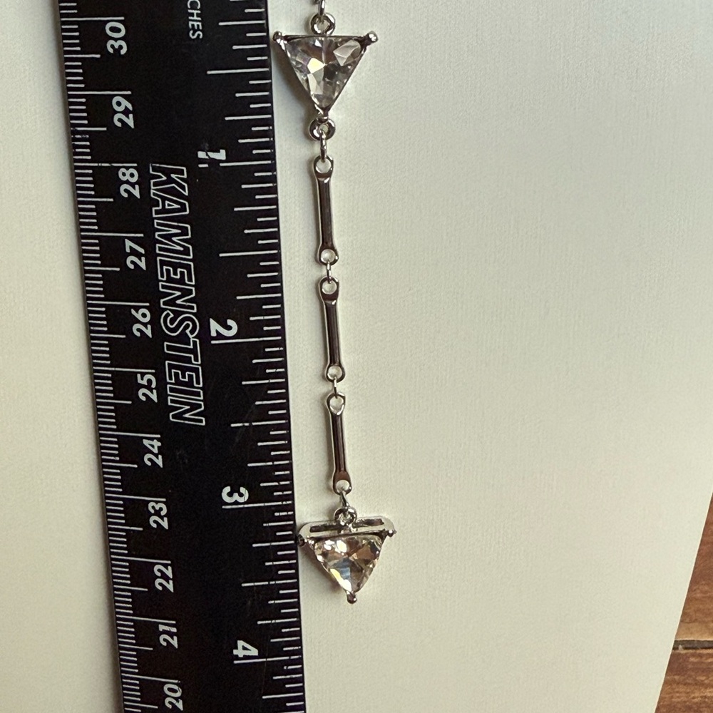 Simplistic Elegant Silver Tone Necklace With Clea… - image 7